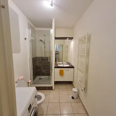 Beau Studio Tout Confort Au Calme Avec Parking . Apartment