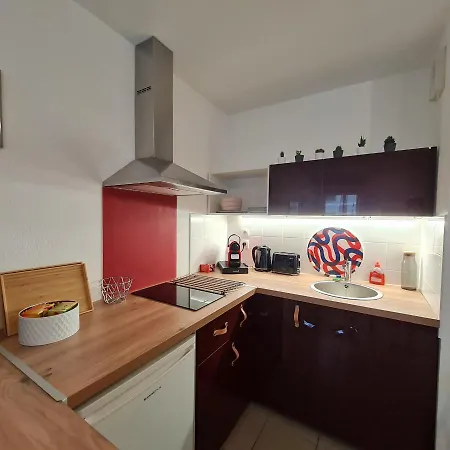 Beau Studio Tout Confort Au Calme Avec Parking . *