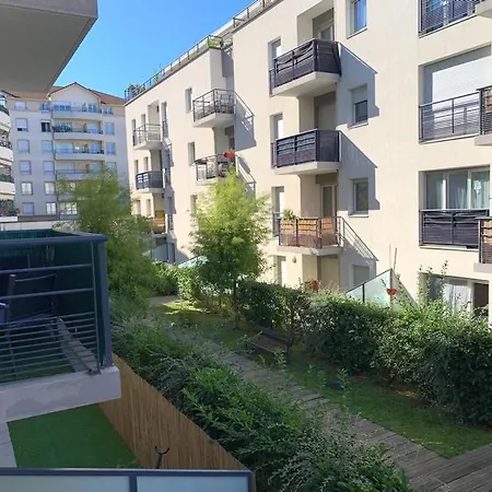 Beau Studio Tout Confort Au Calme Avec Parking .