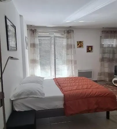 Beau Studio Tout Confort Au Calme Avec Parking . Apartment *