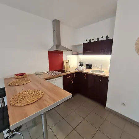 Beau Studio Tout Confort Au Calme Avec Parking . Apartment Villeurbanne